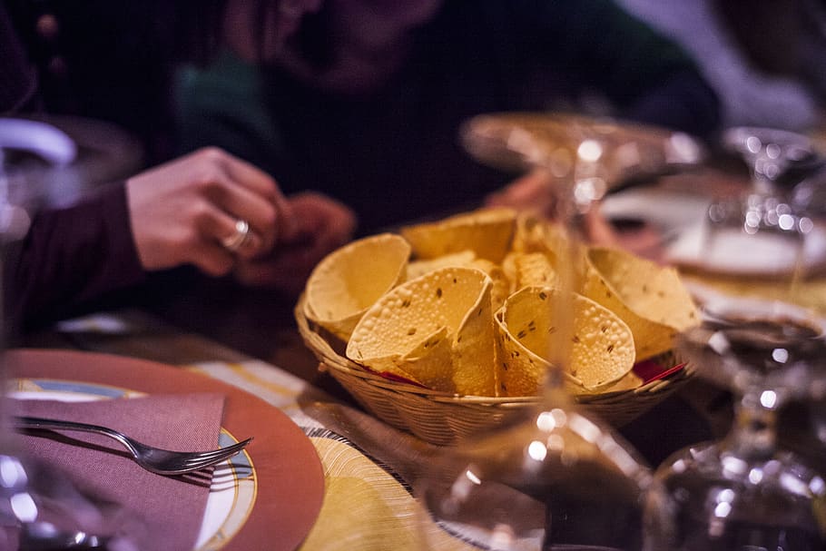 Shallow Focus Photography of Tacos, blur, cutlery, delicious HD wallpaper
