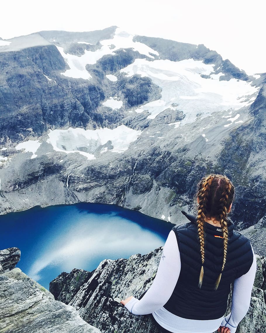Woman Wearing Blue Vest Standing On Cliff, adventure, climb, cold HD wallpaper