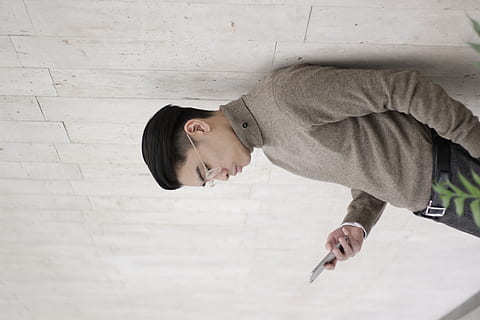 man leaning on wall, human, person, phone, clothing, sleeve, apparel HD wallpaper