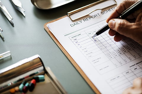 Person Filling Up the Daily Report Schedule Form, checking, checklist HD wallpaper