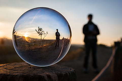 Forced Perspective Selective Focus Photography of Man Inside the Ball HD wallpaper