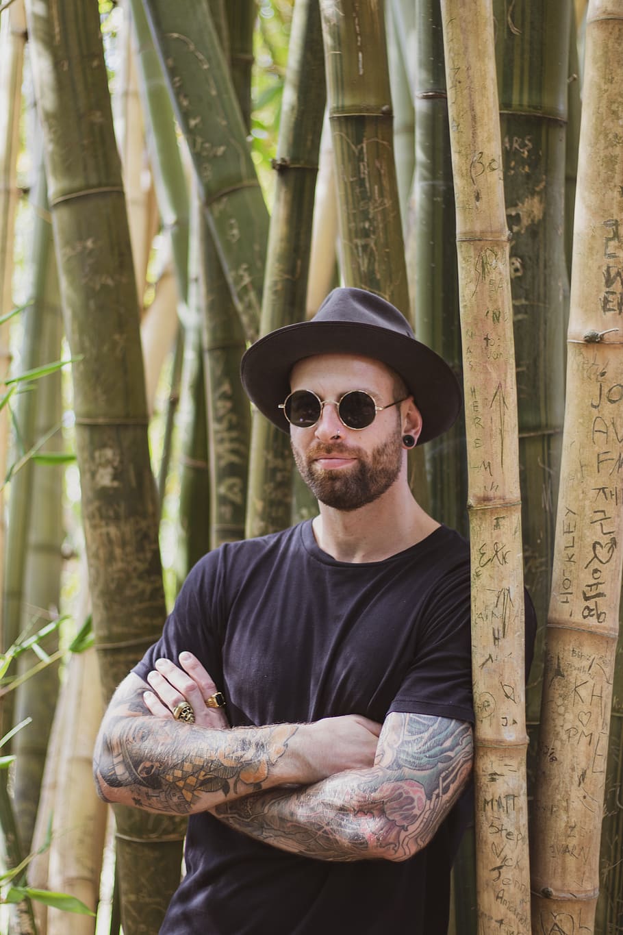 man, portrait, bamboo, hat, sun glasses, young, arms, folded HD wallpaper