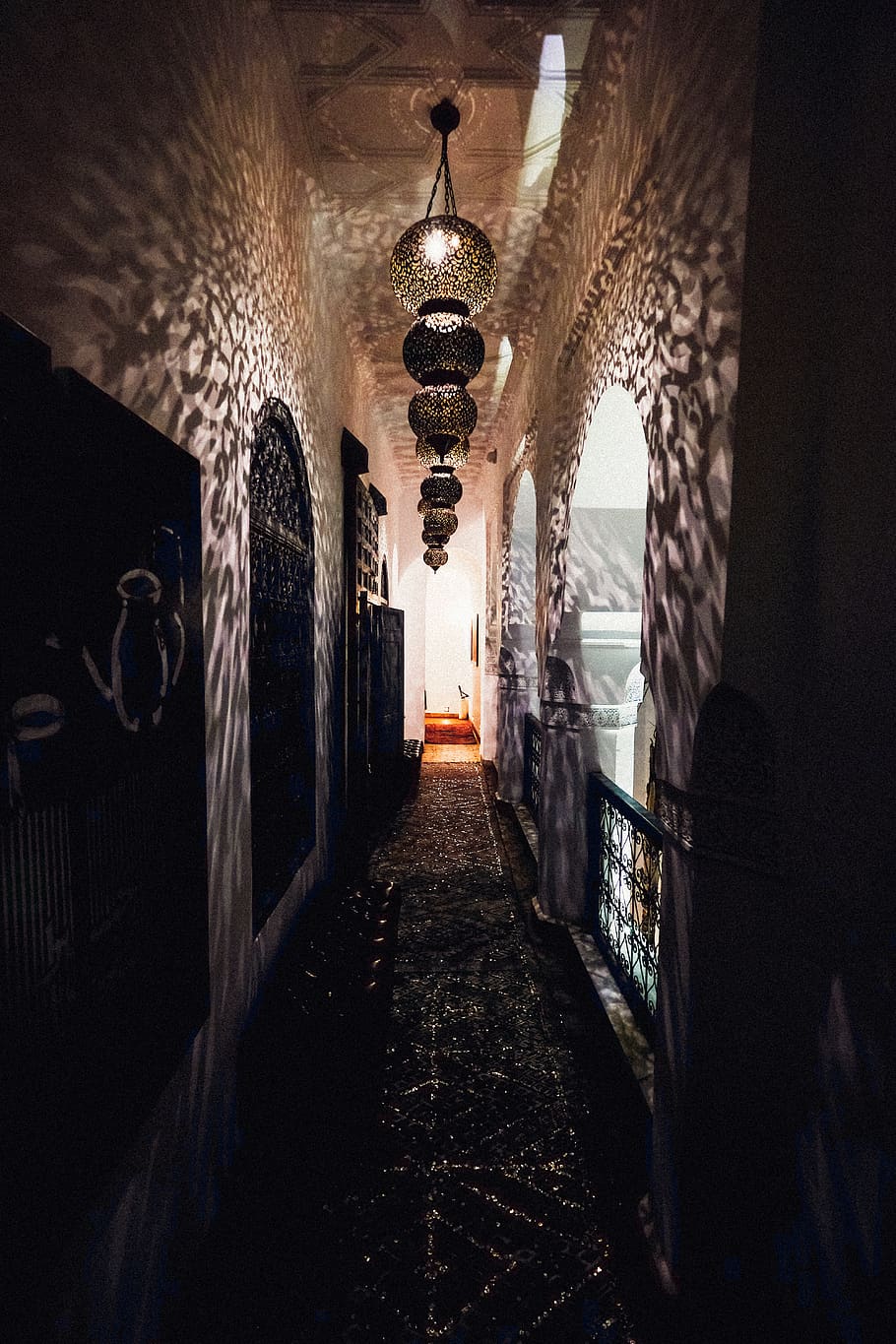 empty narrow pathway, corridor, flooring, indoors, crypt, aisle HD wallpaper