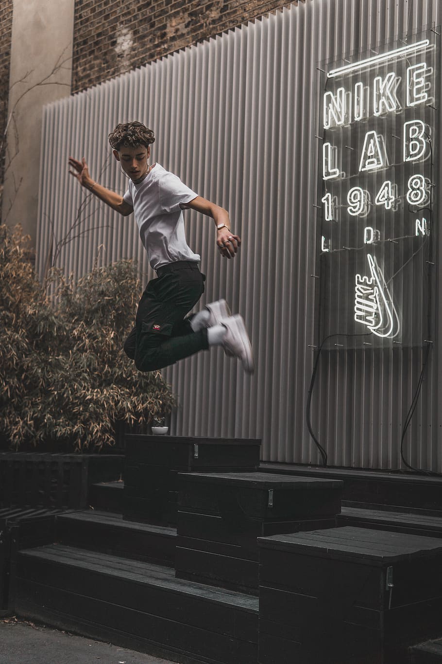 man jumping on black black platform, person, human, people, united kingdom HD wallpaper