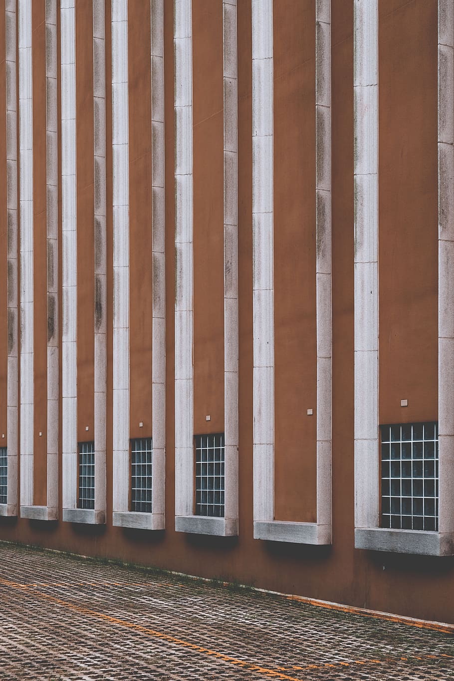 closeup photography of brown concrete building, wall, pattern HD wallpaper