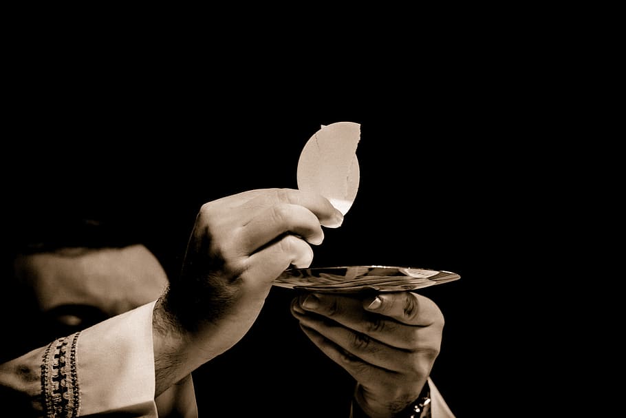 Priest Holding Hostia, adult, black-and-white, body of christ, HD wallpaper