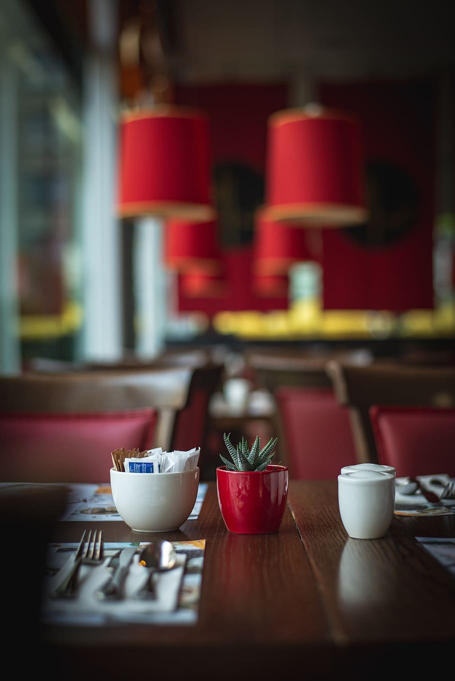 restaurant, still life, table, hotel, red, decoration, wood, HD wallpaper
