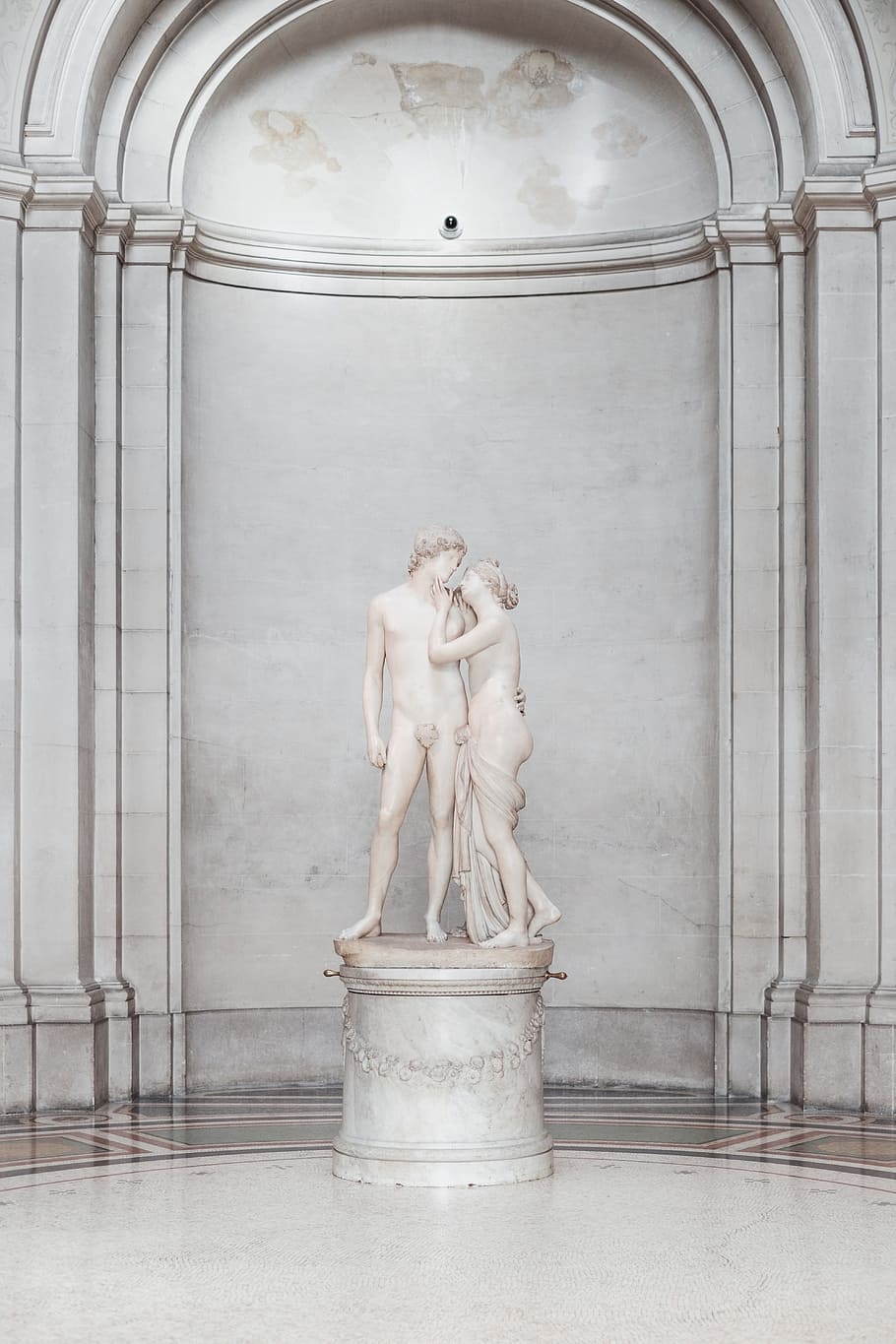 statue of man and woman, monument, dome, concrete, stone, couple