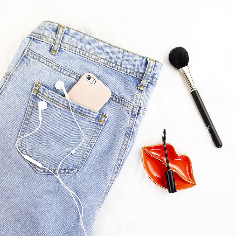 washed denim jeans and make-up brush, blush, bedroom, interior HD wallpaper