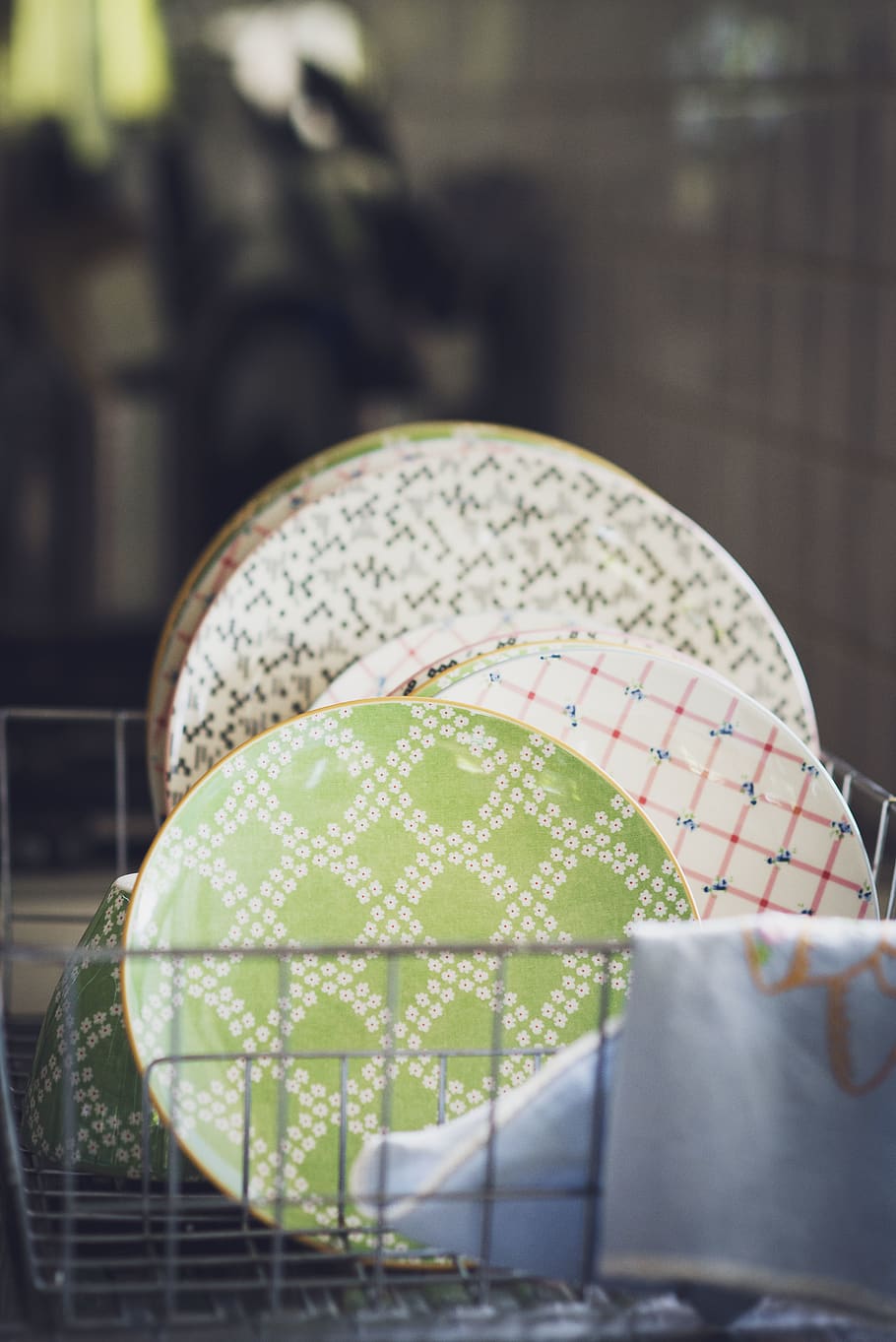 ceramic plates on rack, focus on foreground, no people, close-up HD wallpaper