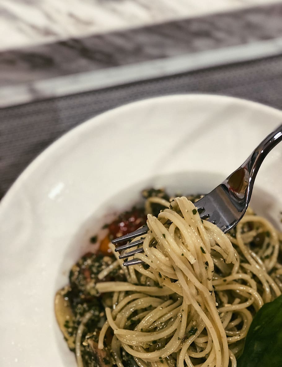 Cooked Pasta on White Ceramic Plate, delicious, dinner, flatware HD wallpaper