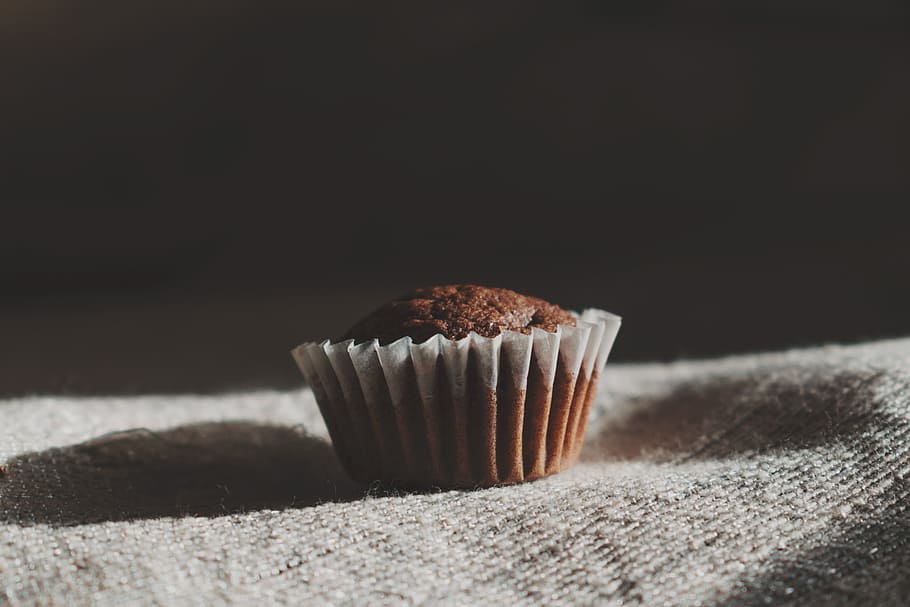 brown, gray, lights, muffin, shadows, sweets, food and drink HD wallpaper