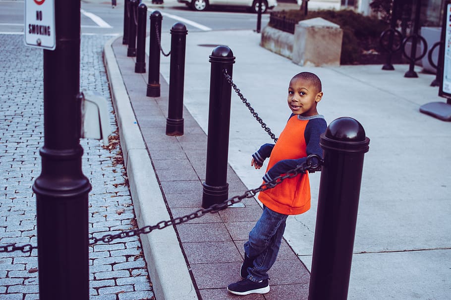 Boy Leaning On Chain Fence, child, cute, kid, person, smile, smiling HD wallpaper