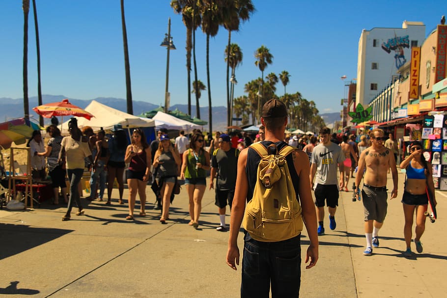 boardwalk, crowd of people, people walking, beach side, beachside, HD wallpaper