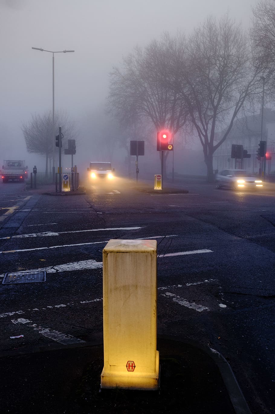 fog, mist, traffic, traffic light, turn right, transportation HD wallpaper