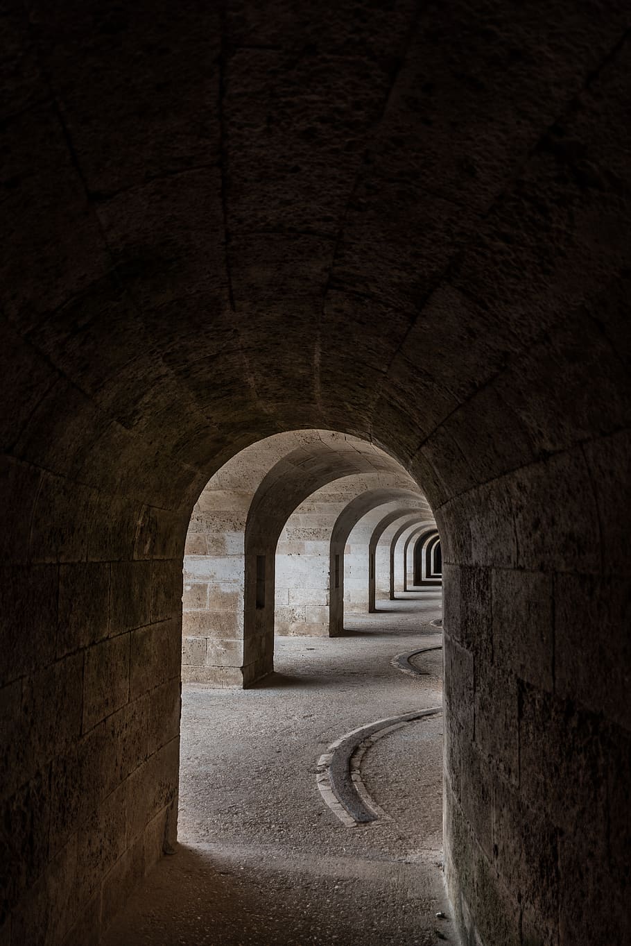 A cool hallway., spain, minorca, tunnel, bend, corridor, arch HD wallpaper