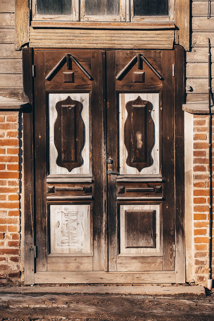 closed brown door, brick, pottery, vase, jar, plant, potted plant HD wallpaper