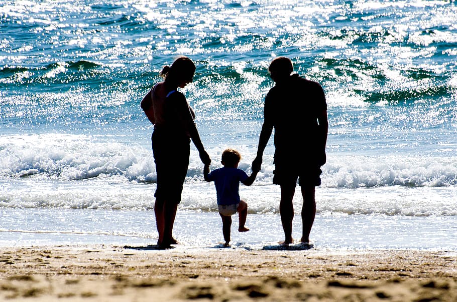 Hd Wallpaper Famille Vacances Mer Plage Enfant Parents Silhouette Wallpaper Flare