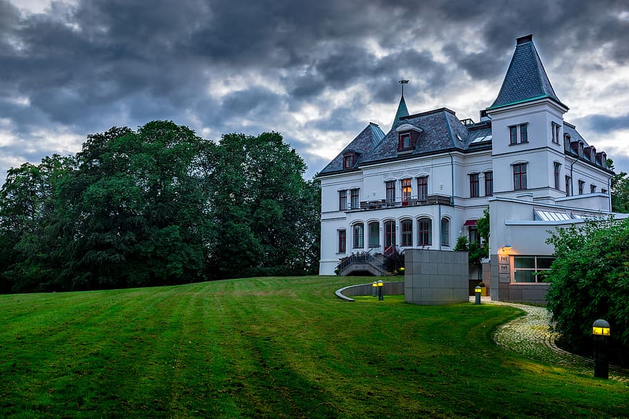 White and Blue House, architecture, building, castle, clouds HD wallpaper