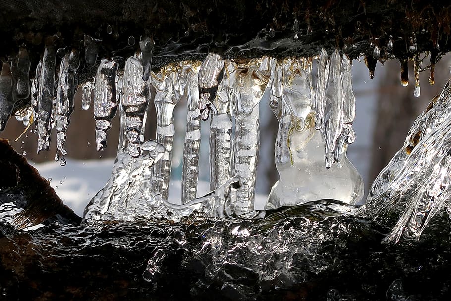 icicles, snow, winter, spring, drops, frost, coldly, ice, small river HD wallpaper