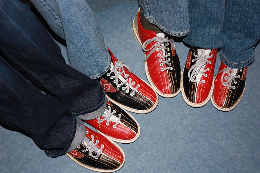 Red and sale black bowling shoes