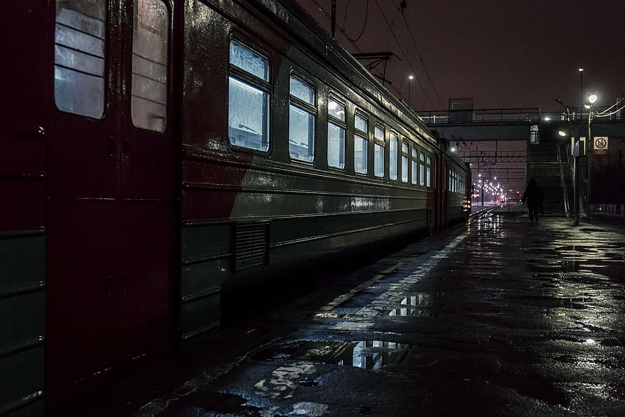 russia, moscow, rain, dark, night, light, glow, life, train, HD wallpaper