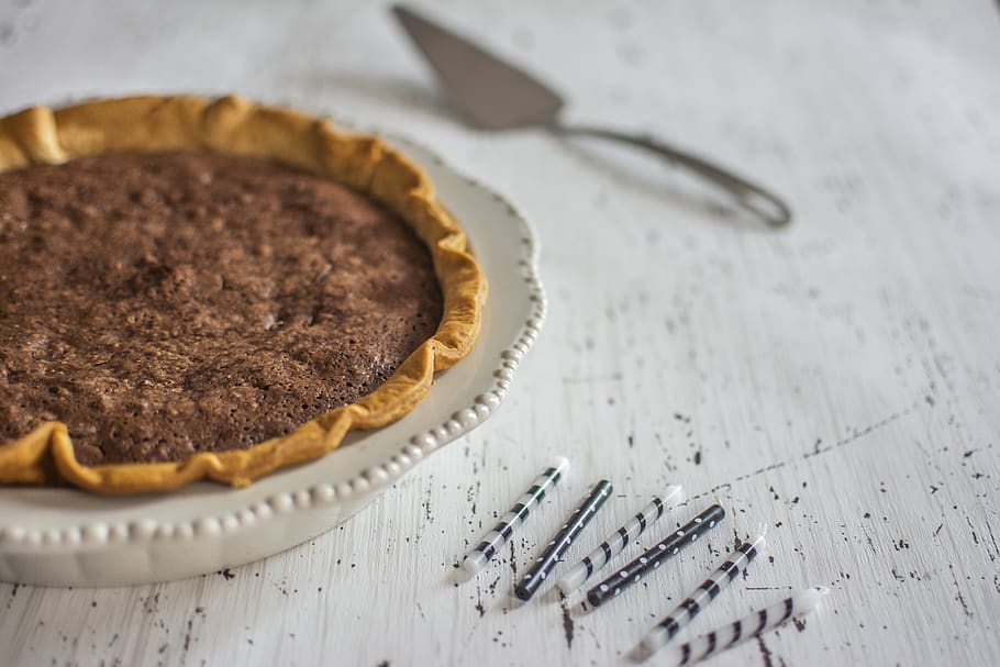baked pie on tabletop, food and drink, sweet food, dessert, cake HD wallpaper