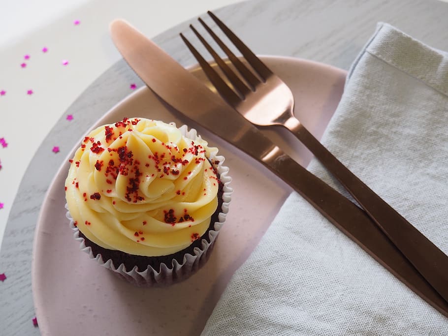 Silver Fork and Knife on Round Plate With Cupcake, delicious HD wallpaper