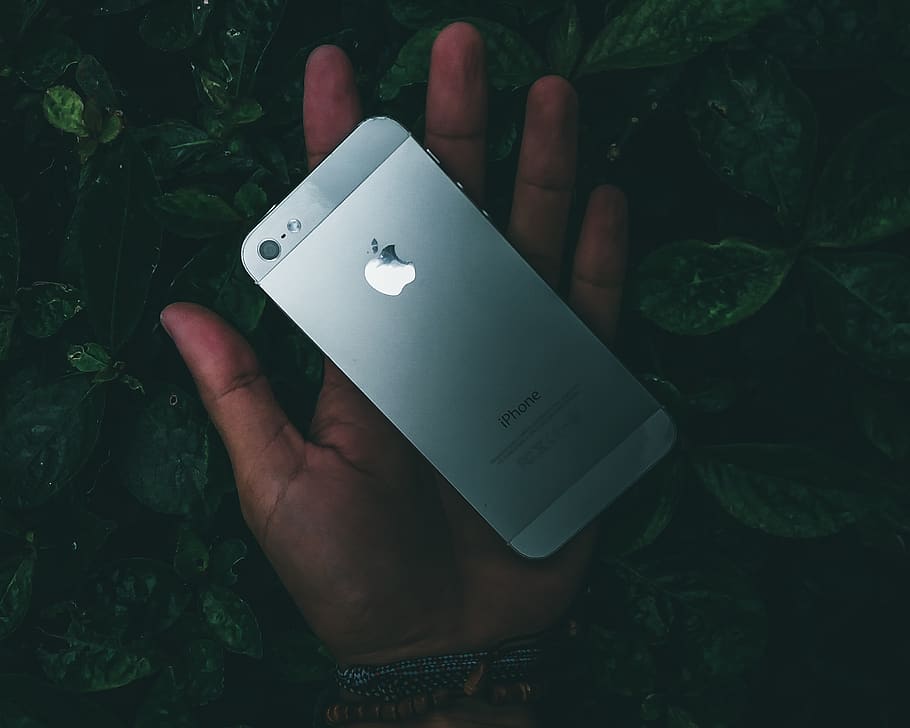 Iphone 5 on Person's Palm, apple, bracelet, brand, connection, HD wallpaper