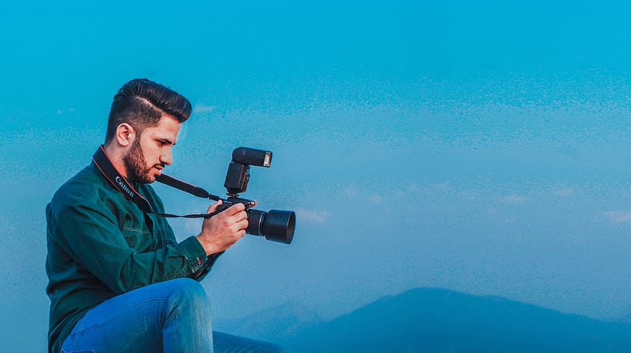 person operating DSLR camera, people, human, camera gear, photographer HD wallpaper