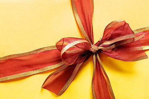 gift, bow, nobody, package, present, red, ribbon, tape, tie HD wallpaper