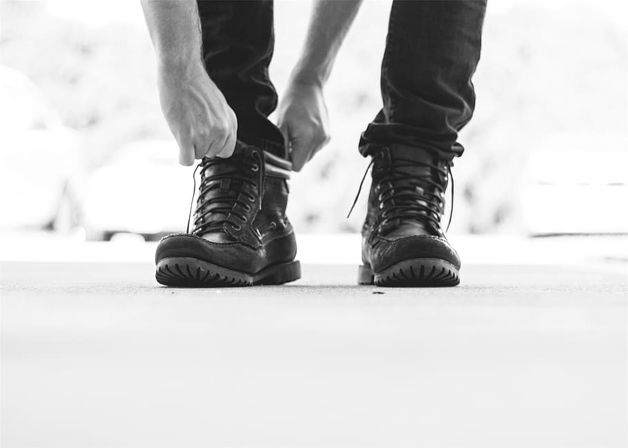 boots, laces, hands, jeans, denim, fashion, black and white HD wallpaper