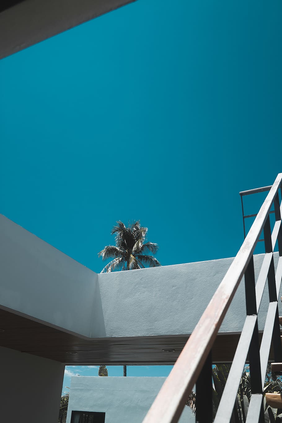 gray stair under blue sky during daytime, banister, handrail HD wallpaper