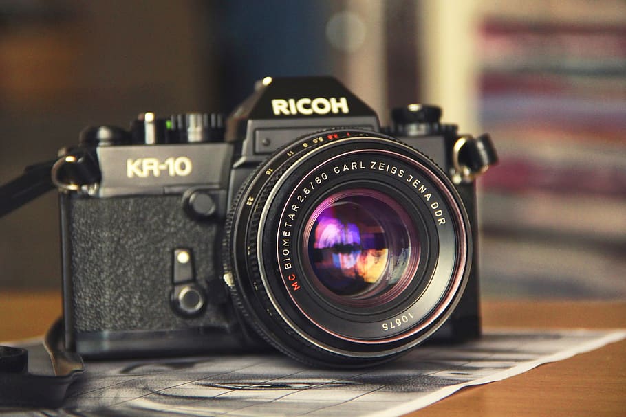 Selective Focus Photography of Black Ricoh Kir-10 Camera, aperture HD wallpaper