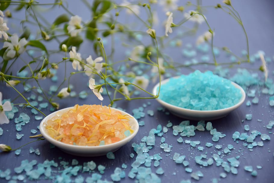 Blue and Yellow Rock Salts, blur, close-up, colors, flora, flowers HD wallpaper