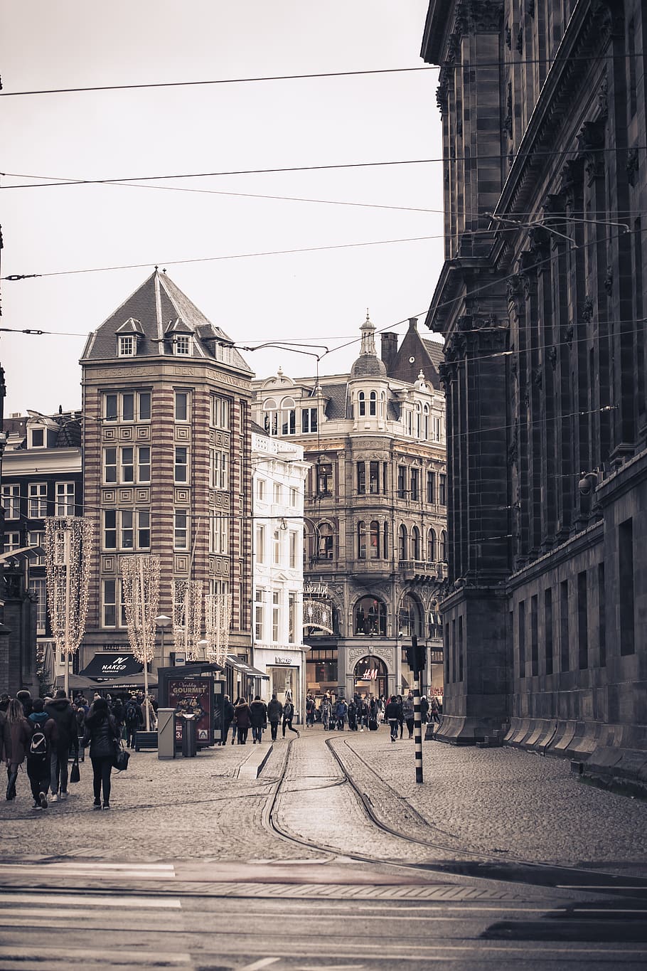 people walking around streets, building, downtown, urban, city HD wallpaper