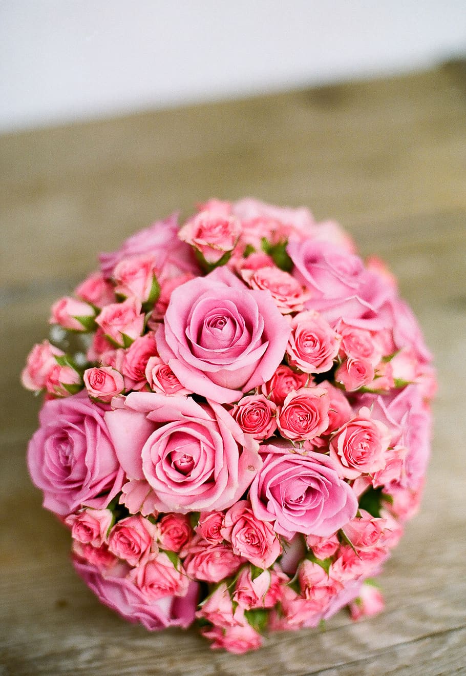 Pink Bouquet of Flowers on Table, bloom, blossom, flora, roses HD wallpaper