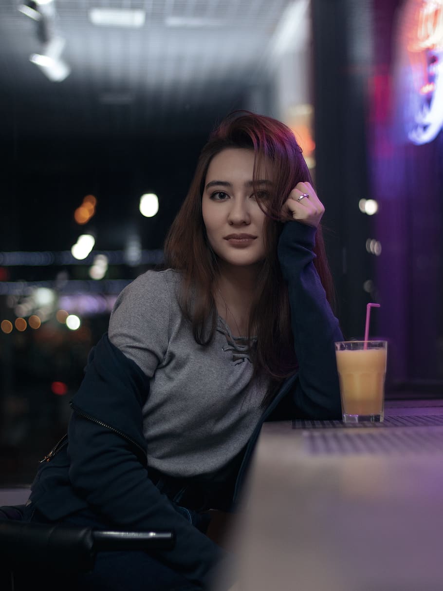woman in black jacket leaning on table, drink, juice, beverage, HD wallpaper