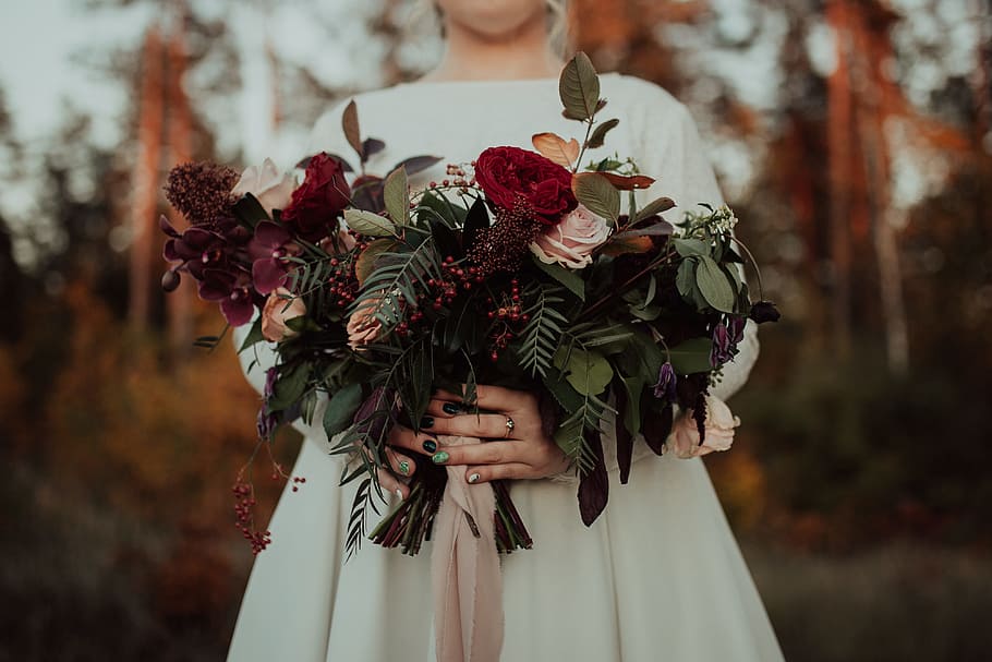 woman holding rose flowers, wedding, bride, white, pink, petals HD wallpaper