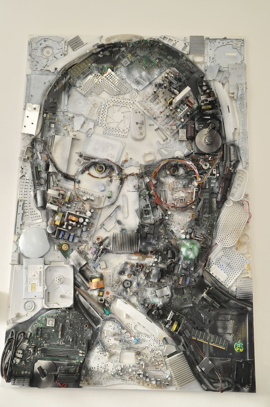 steve jobs, mac, computer, apple, smartphone, indoors, large group of objects