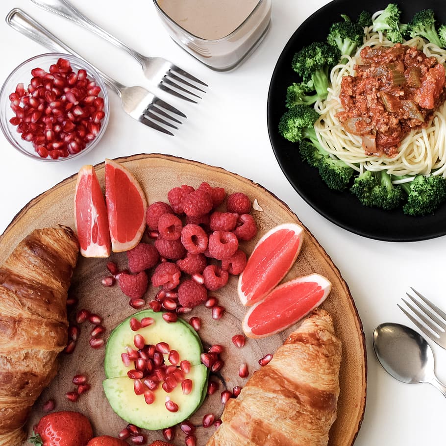 Assorted Dishes on Plate, beef, berries, breads, broccoli, croissants HD wallpaper