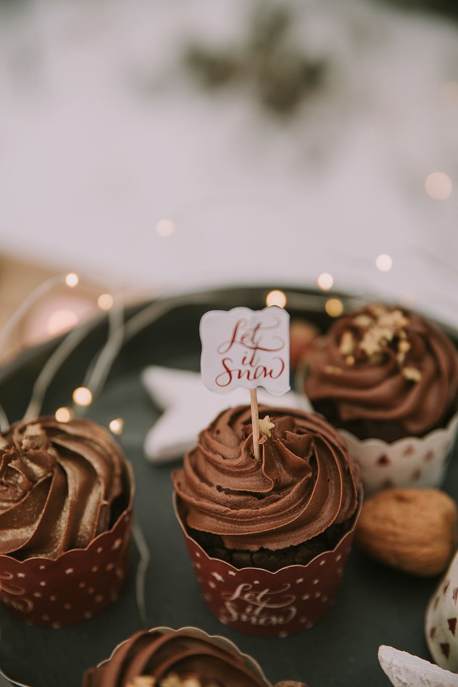 several chocolate cupcakes, sweet food, indulgence, food and drink HD wallpaper