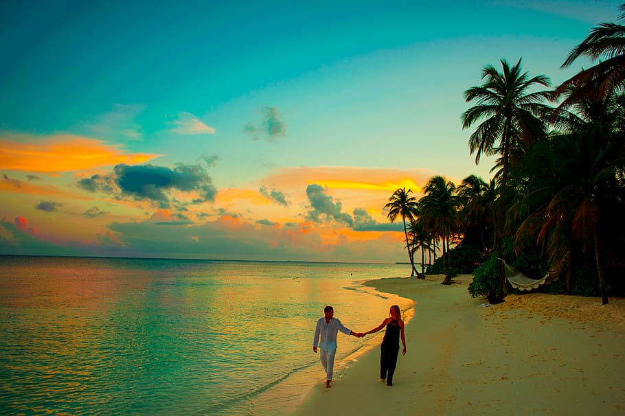 Man and Woman Holding Hand Walking Beside Body of Water during Sunset, HD wallpaper