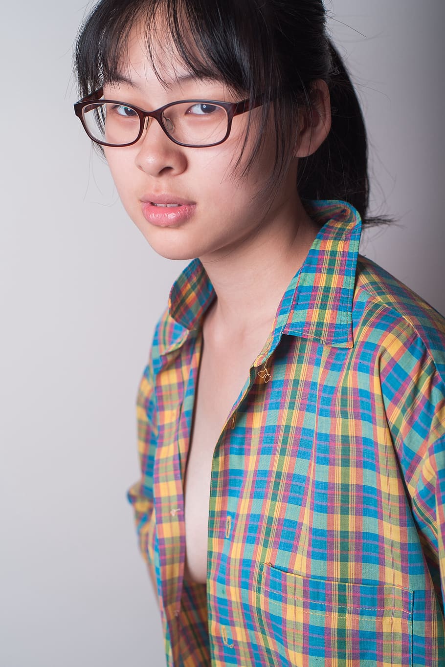 one person, eyeglasses, studio shot, indoors, portrait, lifestyles HD wallpaper