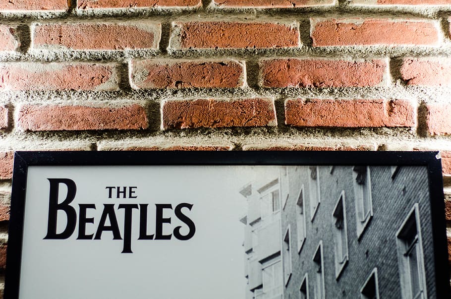 bricks, wall, frame, picture, photo, band, light, old, indoor HD wallpaper