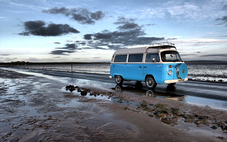 White and Blue Van on Road, beach, campervan, drive, ocean, sand, HD wallpaper