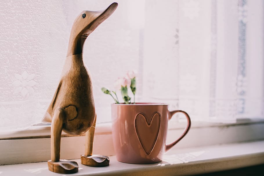 Brown Wooden Duck Figurine Near Brown Ceramic Mug, art, close-up HD wallpaper