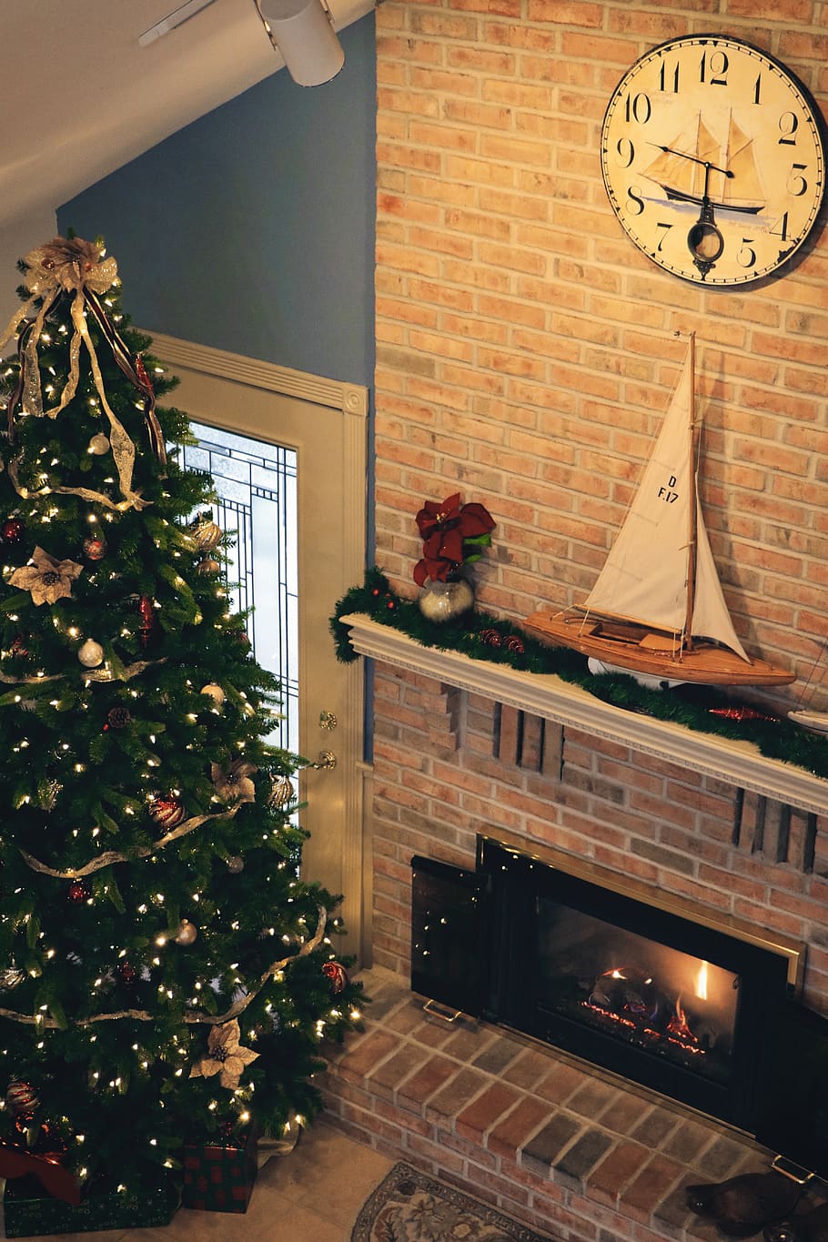 Christmas tree with string lights, holiday, decoration, celebration HD wallpaper