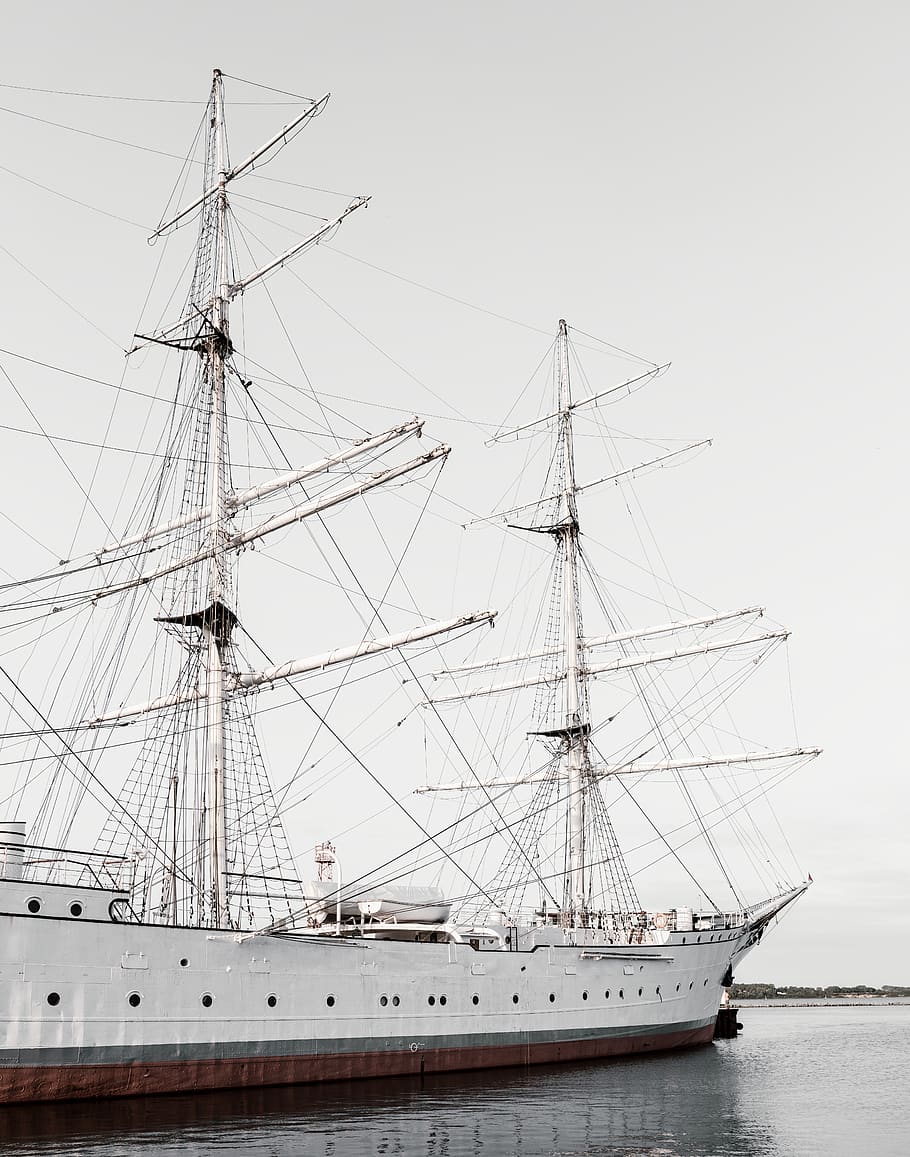 White Ship Under White Sky, daylight, dock, harbour, mast, ocean HD wallpaper