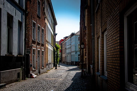 brown concrete buildings, path, walkway, pavement, sidewalk, cobblestone HD wallpaper